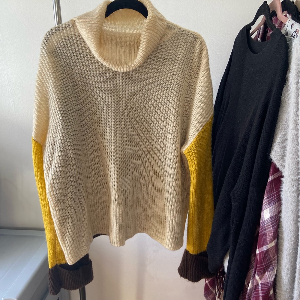 Color Block Sweater - Picture 2 of 4